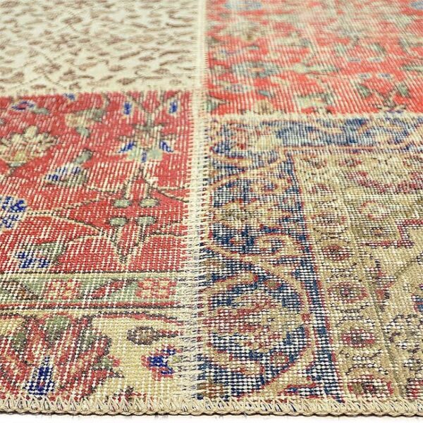 Zijkant detail aanzicht van vloerkleed ANKARA patchwork, in de kleur rustiek multi gemaakt van wol.