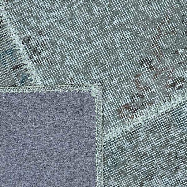 Achterkant hoek aanzicht van vloerkleed ANKARA patchwork, in de kleur water groen gemaakt van wol.