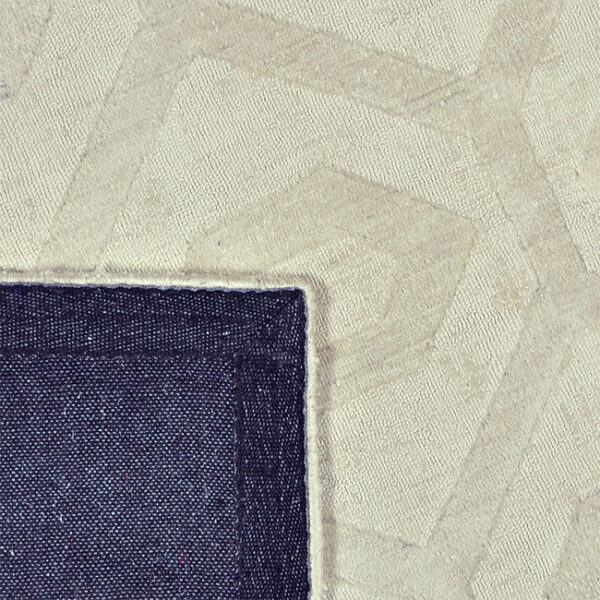 Achterkant hoek aanzicht van vloerkleed HERAKLION, in de kleur ivoor gemaakt van polyester.