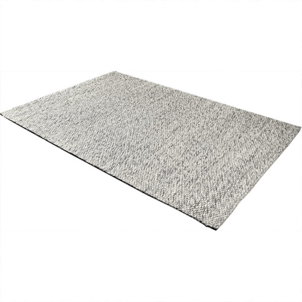 Diagonaal aanzicht van vloerkleed LANA, in de kleur wit grijs gemaakt van wol.