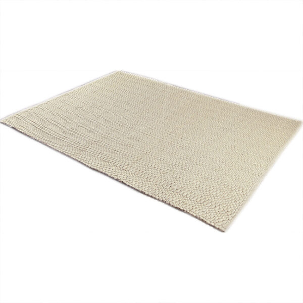 Diagonaal aanzicht van vloerkleed LORENZO, in de kleur zilver gemaakt van wol.