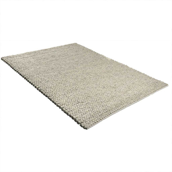 Diagonaal aanzicht van vloerkleed RENO, in de kleur zilver gemaakt van wol.
