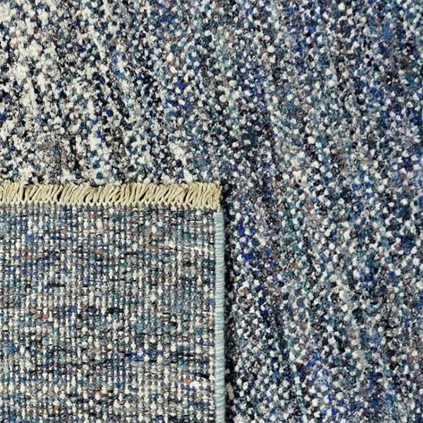 Achterkant hoek aanzicht van vloerkleed SALERNO, in de kleur grijs blauw gemaakt van wol.